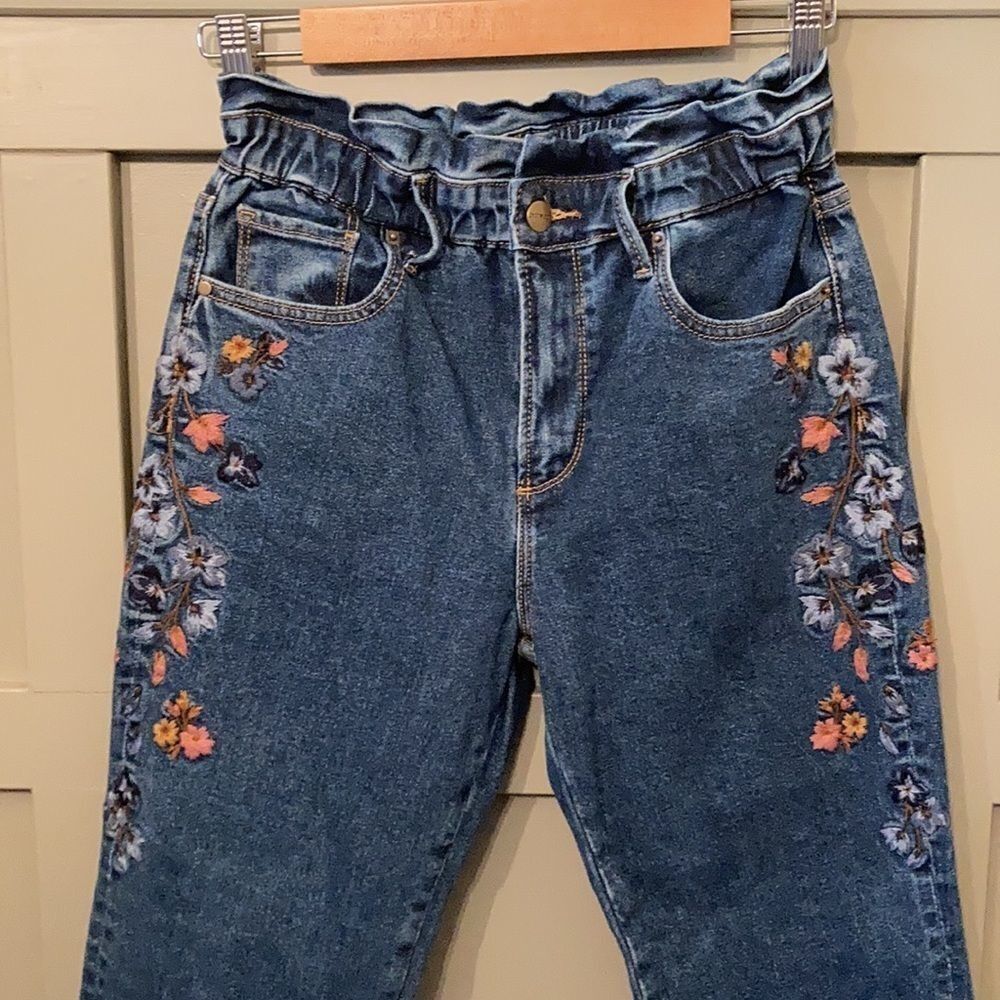DRIFTWOOD Blue Cropped Ankle Jeans with Floral Embroidery - Picture 7 of 14